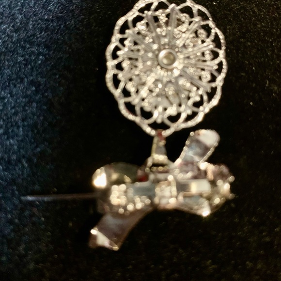 Oval Petit Point Hand Embroidery Floral Silver Tone Brooch Pin - Picture 3 of 7